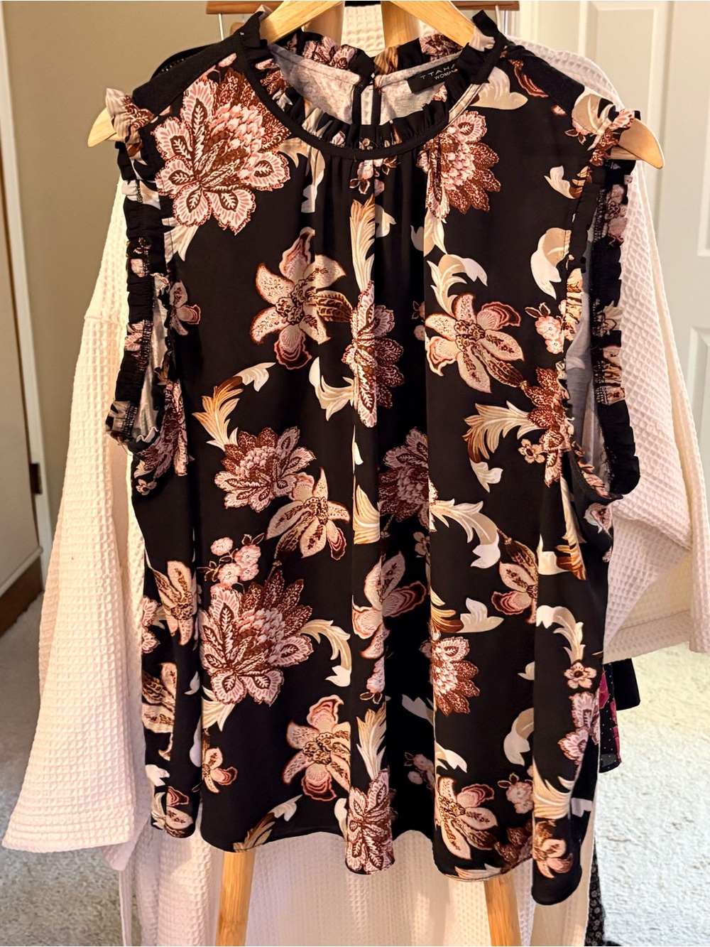T Tahari Black Floral Ruffled Neck Sleeveless Blouse 3X